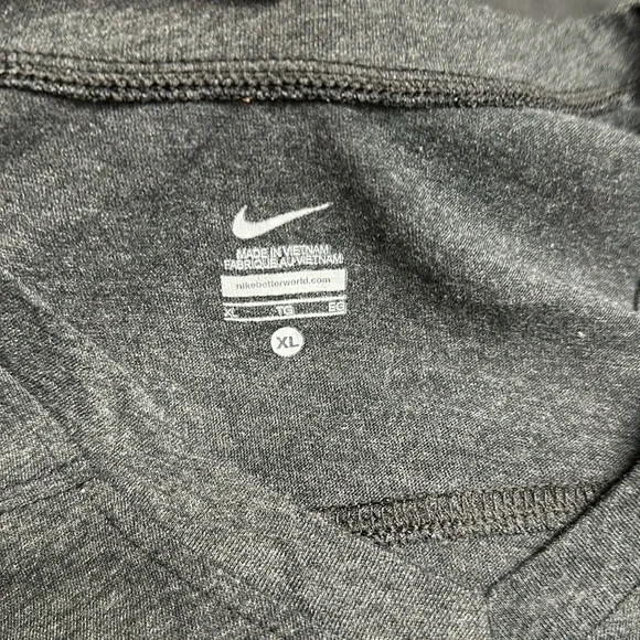 American Eagle Outfitters Black and White Graphic Tee - Picture 7 of 8